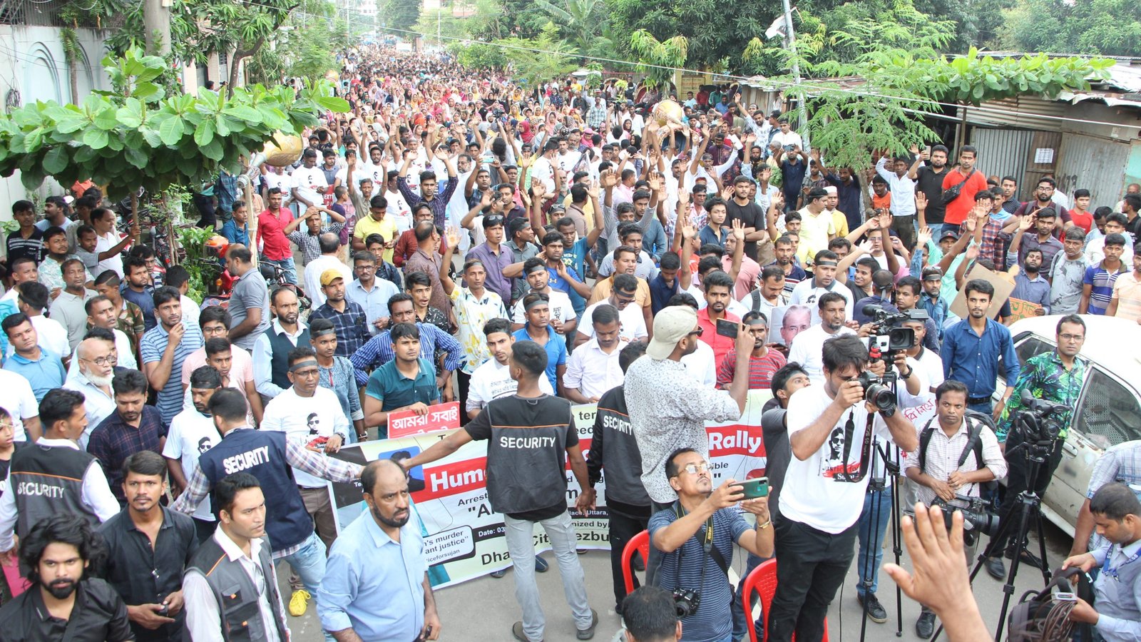 হেযবুত তওহীদের পাবনা কার্যালয়ে সন্ত্রাসী হামলা ও খুনীদের বিচারের দাবিতে রাজধানীতে মানববন্ধন ও বিক্ষোভ সমাবেশ